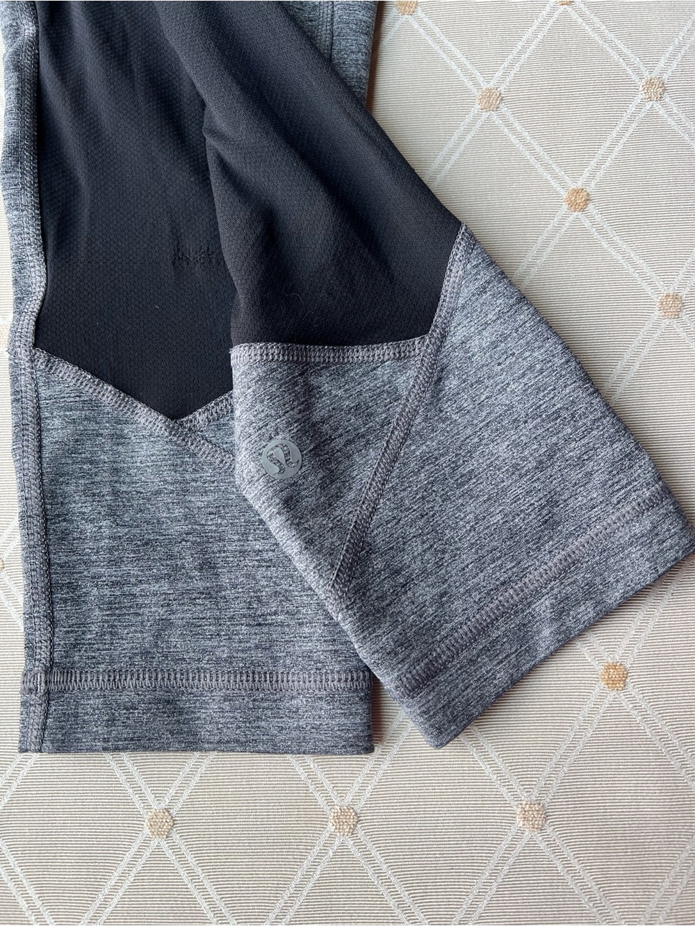 Lululemon Speed Up Crop Leggings 2 Grey Space Dye Black Pockets Size 2 - Picture 4 of 4